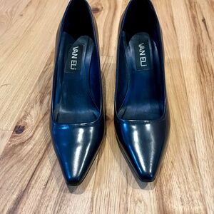 Vaneli black leather pump 6M